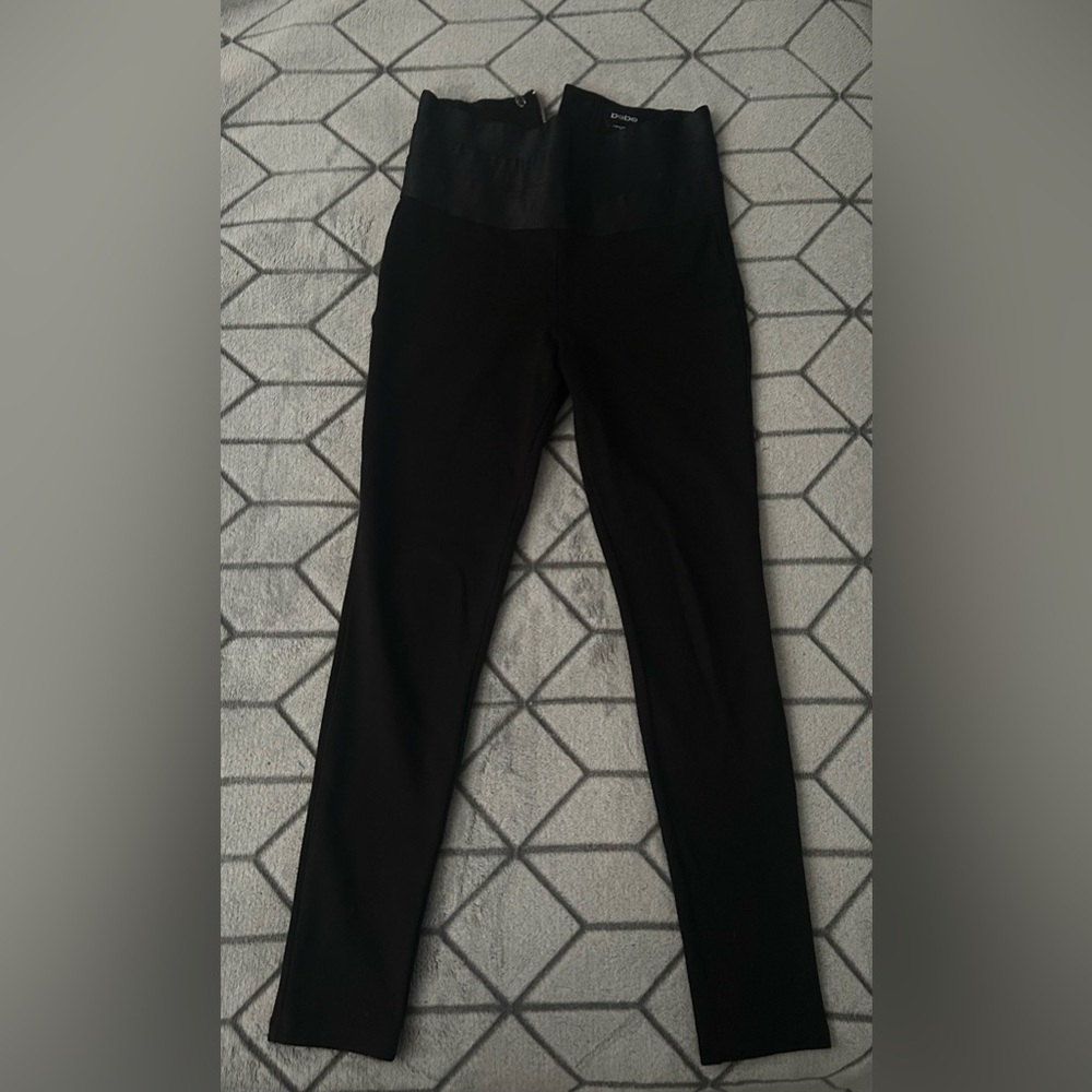 Stretchy spandex-like pants. Form-fitting